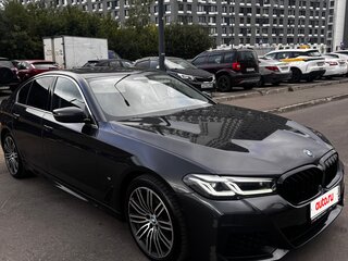 2022 BMW 5 серии 520i VII (G30/G31/G38) Рестайлинг, серый, 4300000 рублей, вид 3