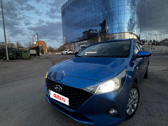2021 Hyundai Solaris II Рестайлинг, синий, 1700000 рублей - вид 2