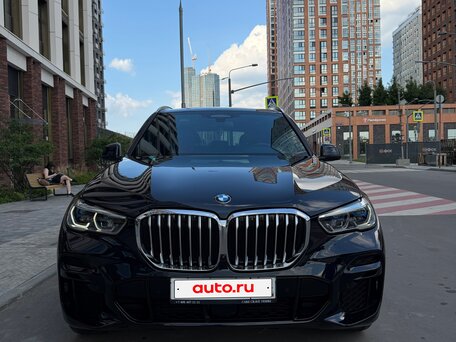 2022 BMW X5 40i IV (G05/G18), чёрный, 8850000 рублей, вид 2