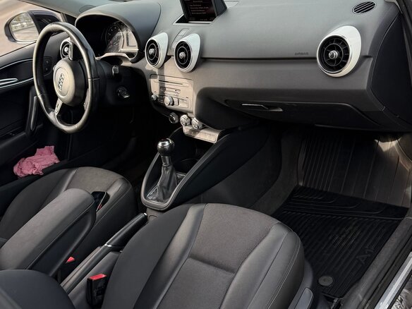2010 Audi A1 I (8X), красный, 890000 рублей - вид 5