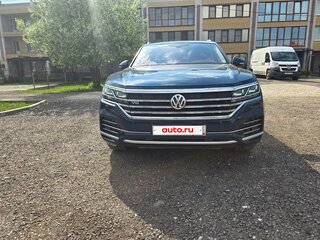 2018 Volkswagen Touareg III, синий, 6300000 рублей, вид 2
