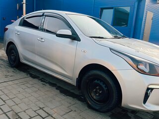 2017 Kia Rio IV, серебристый, 1100000 рублей, вид 2