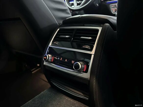 2021 BMW 7 серии 730d xDrive VI (G11/G12) Рестайлинг, серый - вид 17