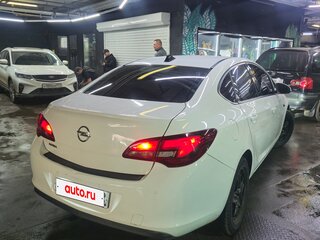 2013 Opel Astra J Рестайлинг, белый, 585000 рублей, вид 4