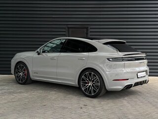 2026 Porsche Cayenne GTS Coupé III Рестайлинг, серый, 28800000 рублей, вид 4