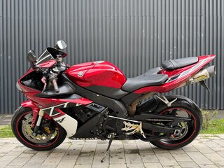 2005 Yamaha YZF-R1, красный, 575000 рублей, вид 1