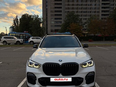 2020 BMW X5 40i IV (G05/G18), белый, 5400000 рублей, вид 4