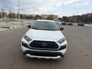 2023 Toyota RAV4 V (XA50), белый, 3650000 рублей, вид 2