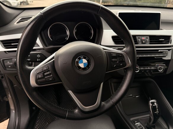 2020 BMW X1 20d xDrive II (F48) Рестайлинг, серый, 3280000 рублей - вид 3