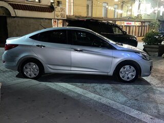 2014 Hyundai Solaris I, серебристый, 550000 рублей, вид 2