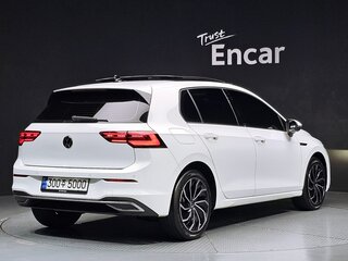 2023 Volkswagen Golf VIII, белый, 2340000 рублей, вид 4