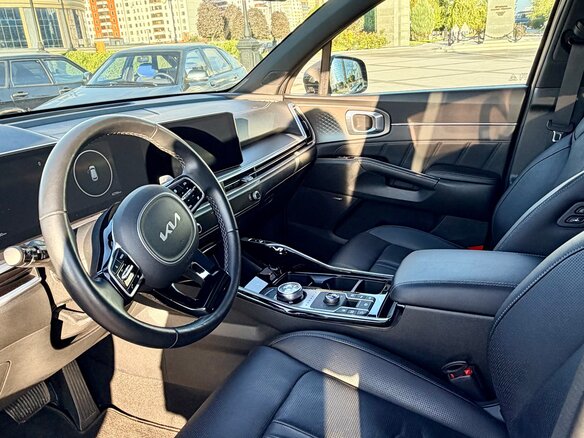 2024 Kia Sorento IV Рестайлинг, чёрный, 5500000 рублей - вид 6