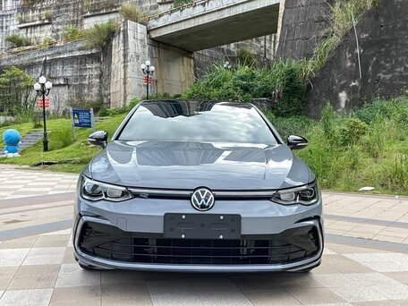 2023 Volkswagen Golf VIII, серый, 2250000 рублей, вид 2