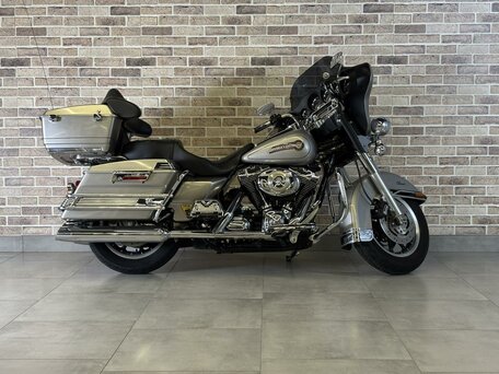 2006 Harley-Davidson Electra Glide, серебристый, 869000 рублей, вид 1