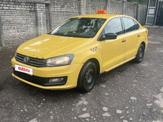 2017 Volkswagen Polo V Рестайлинг, жёлтый, 650000 рублей, вид 1