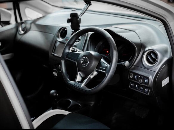 2020 Nissan Note II Рестайлинг, белый, 950000 рублей - вид 5