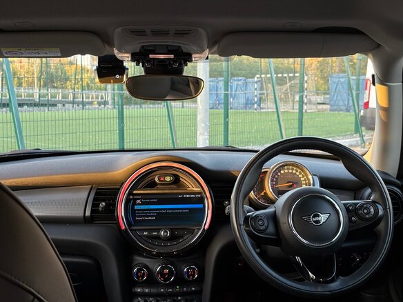 2020 Mini Hatch Cooper D III (F55/F56) Рестайлинг, чёрный, 1980000 рублей - вид 12