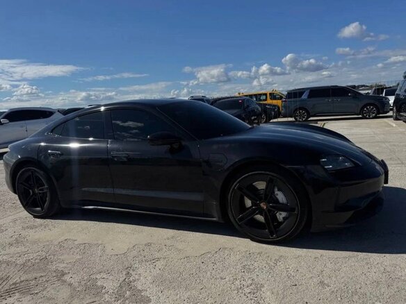 2025 Porsche Taycan GTS I Рестайлинг, чёрный, 16000666 рублей - вид 2