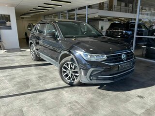 2021 Volkswagen Tiguan II Рестайлинг, чёрный, 3110000 рублей, вид 2