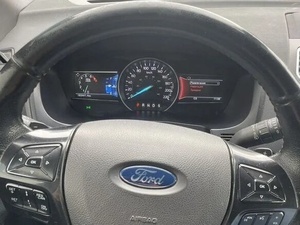 2016 Ford Explorer V Рестайлинг, белый, 2400000 рублей - вид 8
