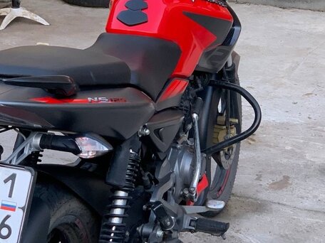 2021 Bajaj Pulsar 125, красный, 112000 рублей, вид 2