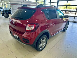 2020 Renault Sandero Stepway II Рестайлинг, красный, 1229900 рублей, вид 4