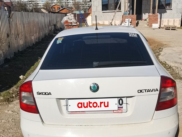 2011 Skoda Octavia II (A5) Рестайлинг, белый, 700000 рублей - вид 1