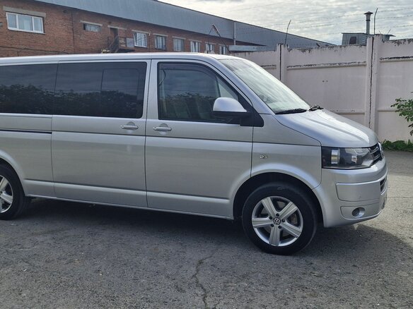 2012 Volkswagen Caravelle LWB Long T5 Рестайлинг, серебристый, 2300000 рублей - вид 2