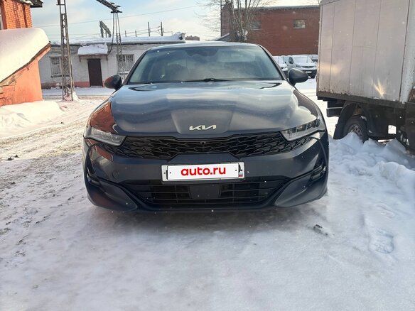 2022 Kia K5 III, серый, 2450000 рублей - вид 2