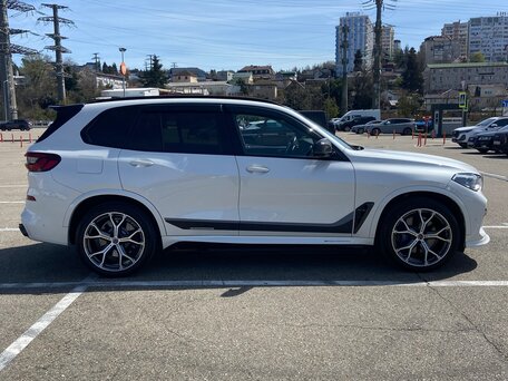 2020 BMW X5 30d IV (G05/G18), белый, 7490000 рублей, вид 4
