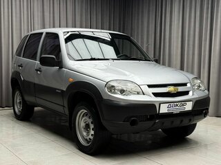 2010 Chevrolet Niva I Рестайлинг, серебристый, 409000 рублей, вид 3