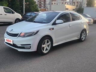 2015 Kia Rio III Рестайлинг, белый, 420000 рублей, вид 1