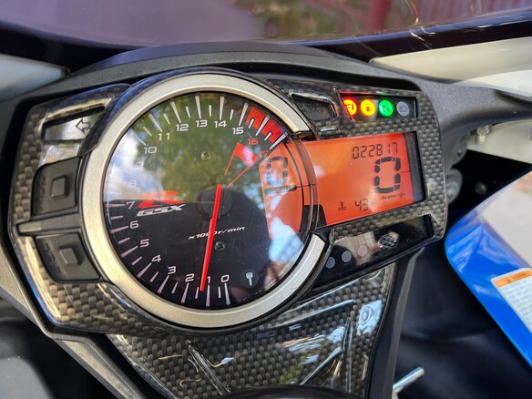 2011 Suzuki GSX-R 600, белый, 795000 рублей - вид 20
