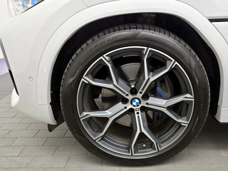 2023 BMW X6 40i III (G06), белый, 9990000 рублей, вид 4
