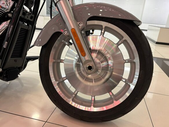 2024 Harley-Davidson Fat Boy, серый, 2550000 рублей - вид 16