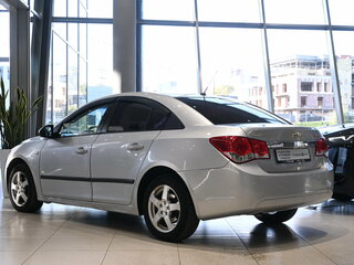 2013 Chevrolet Cruze I Рестайлинг, серебристый, 455000 рублей, вид 4