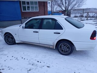 1998 Mercedes-Benz C-Класс 220 I (W202) Рестайлинг, белый, 350000 рублей, вид 2