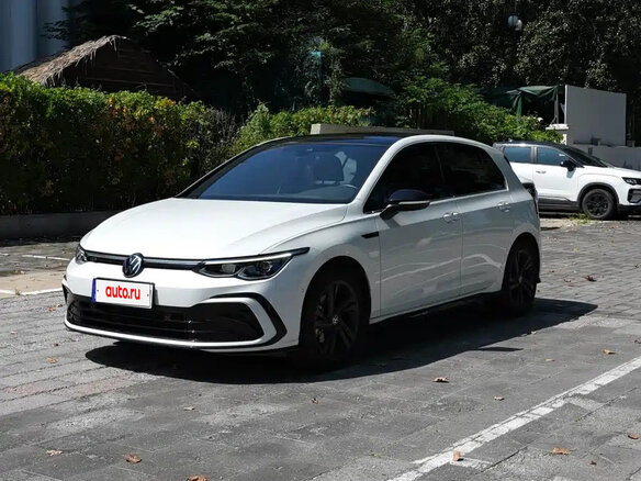 2022 Volkswagen Golf VIII, белый, 1710000 рублей