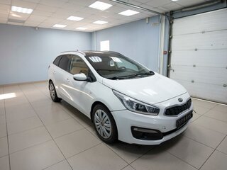 2017 Kia Ceed II Рестайлинг, белый, 1049000 рублей, вид 5