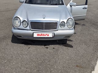 1999 Mercedes-Benz E-Класс 200 II (W210, S210) Рестайлинг, серебристый, 250000 рублей, вид 1