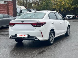 2021 Kia Rio IV Рестайлинг, белый, 820000 рублей, вид 5