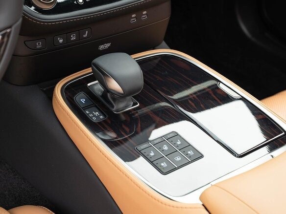 2025 Lexus LS 500h V Рестайлинг, чёрный, 16666666 рублей - вид 15