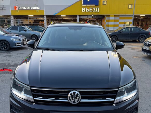 2017 Volkswagen Tiguan II, чёрный, 1900000 рублей