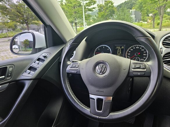 2014 Volkswagen Tiguan I Рестайлинг, белый, 1550000 рублей - вид 9