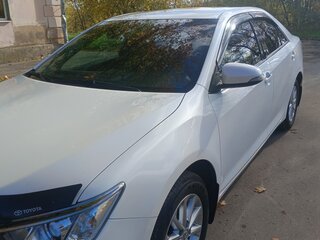 2015 Toyota Camry VII (XV50) Рестайлинг, белый, 2249000 рублей, вид 4