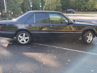1993 Mercedes-Benz E-Класс 200 I (W124), чёрный, 500000 рублей, вид 4
