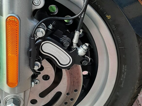 2013 Harley-Davidson Fat Boy, коричневый, 1450000 рублей - вид 19