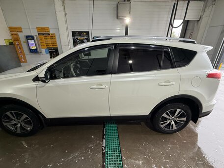 2017 Toyota RAV4 IV (XA40) Рестайлинг, белый, 2350000 рублей, вид 5
