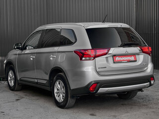 2016 Mitsubishi Outlander III Рестайлинг 2, серебристый, 1750000 рублей, вид 4