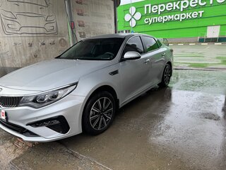 2019 Kia Optima IV Рестайлинг, серебристый, 2800000 рублей, вид 3